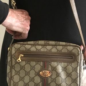 Gucci cross body bag.
